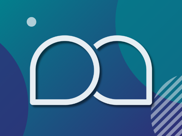 A white icon of two speech bubbles on a gradient blue background.